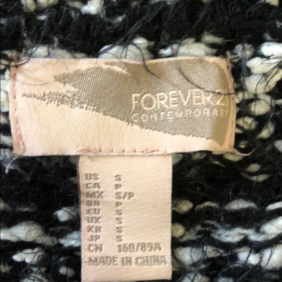 Black and white sweater - Picture 2 of 3